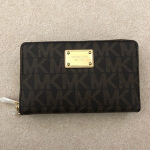 NWT Michael Kors Jet Set Large Wallet